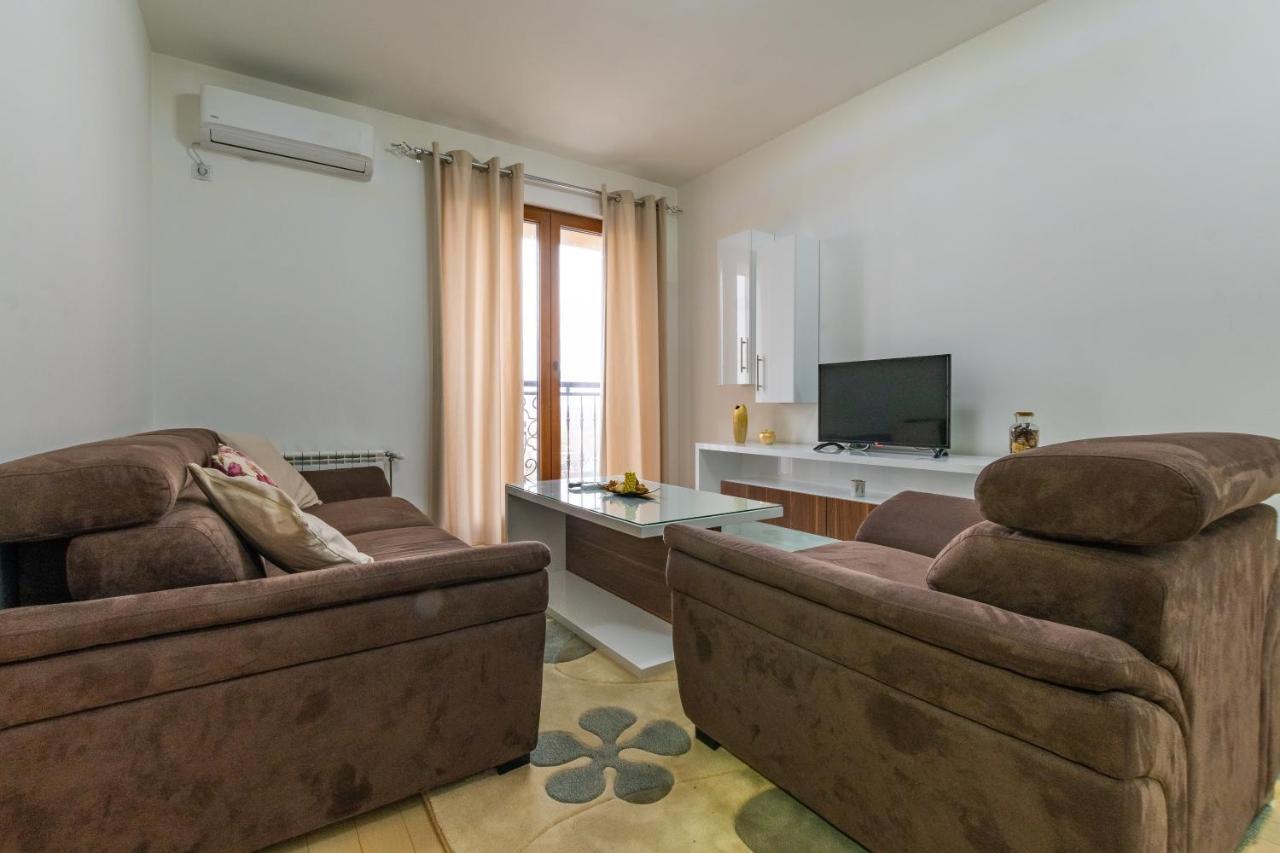 Luxury ǀ Apartments ǀ Residential Building ǀ Wifi Skopje Bagian luar foto